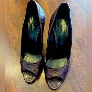 Gucci Monogram Aleppo Peep Toe Pumps / Heels, 38